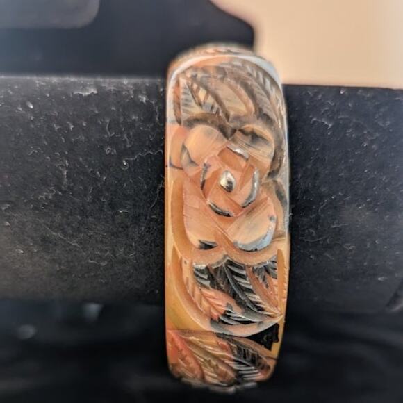 Bakelite! Rare Carved Translucent End of Day Roses Bakelite Bangle Bracelet - Picture 3 of 16